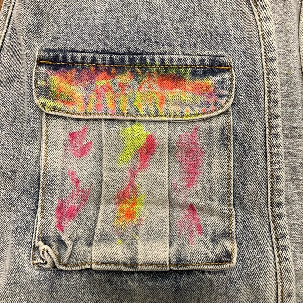 Men’s Light Wash Blue Jean Vest Neon Paint Splatter Open Front Pockets L - Picture 7 of 16